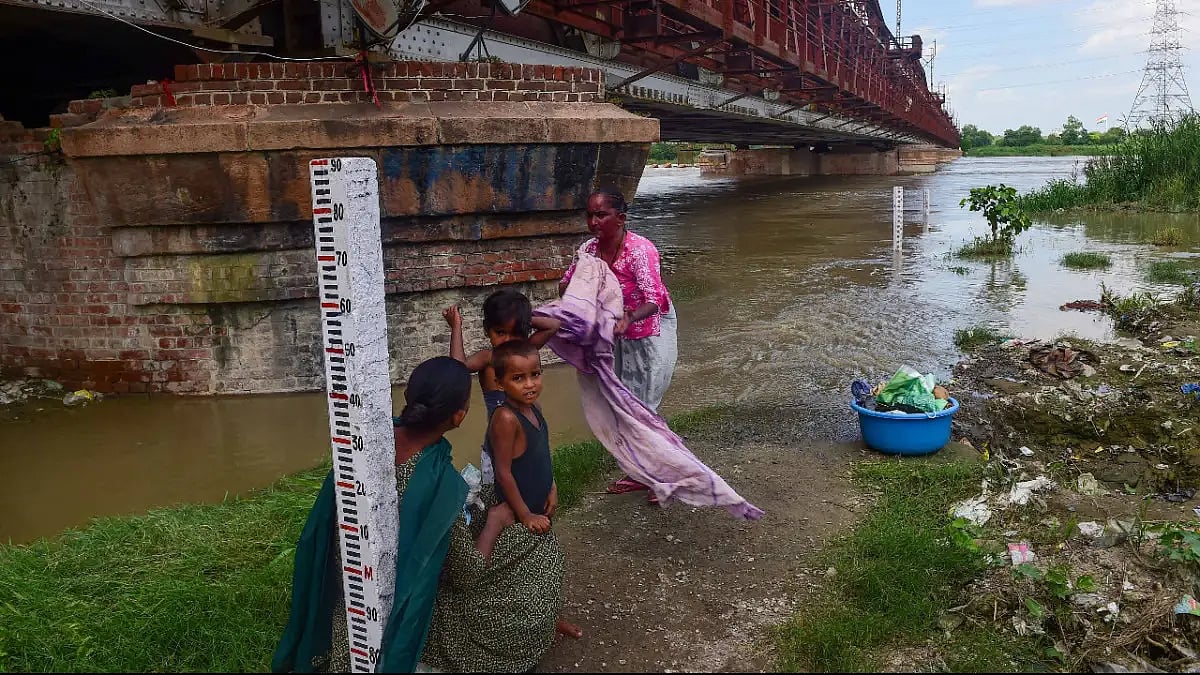 A woman washes clothes in Yamuna near water level indicator in Delhi on Friday.(File photo)