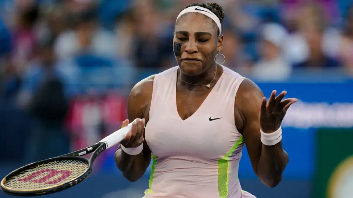 Serena Williams reacts after losing a point to Emma Raducanu at Cincinnati Open 2022.