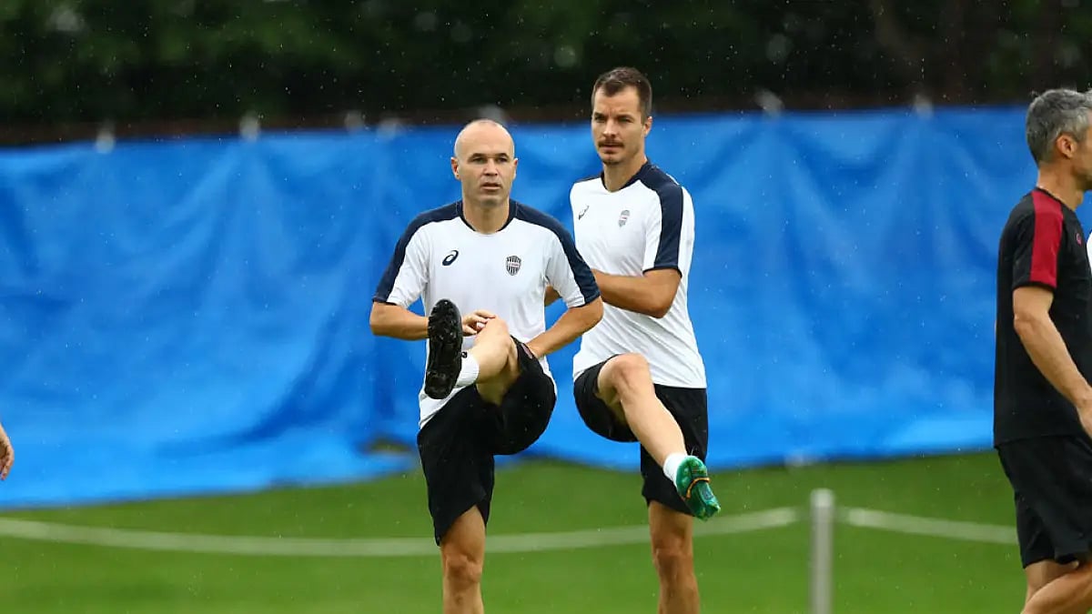 The big-spending Vissel Kobe are regarded as the outsiders.