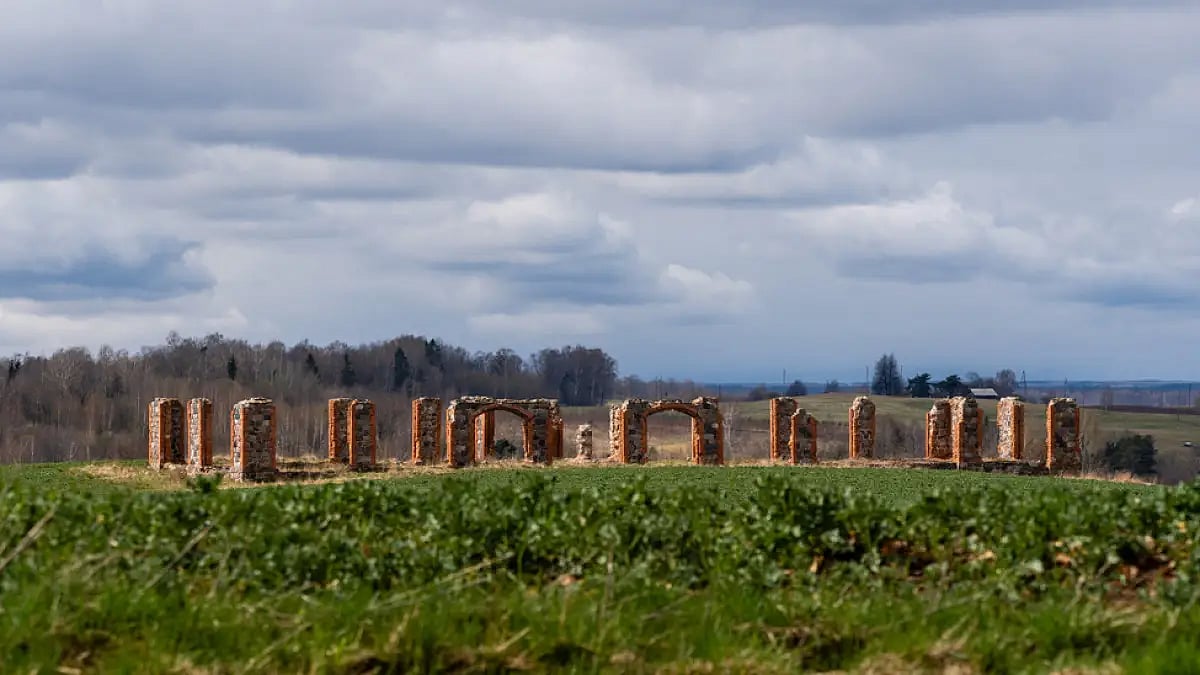 These Spanish Stonehenge are vertically arranged stones which are supported by a flat boulder