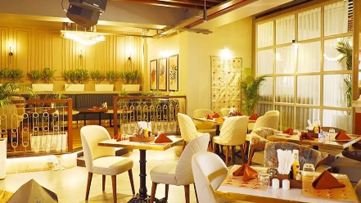 De'Lan is a vibrant yet cosy dining space in Noida