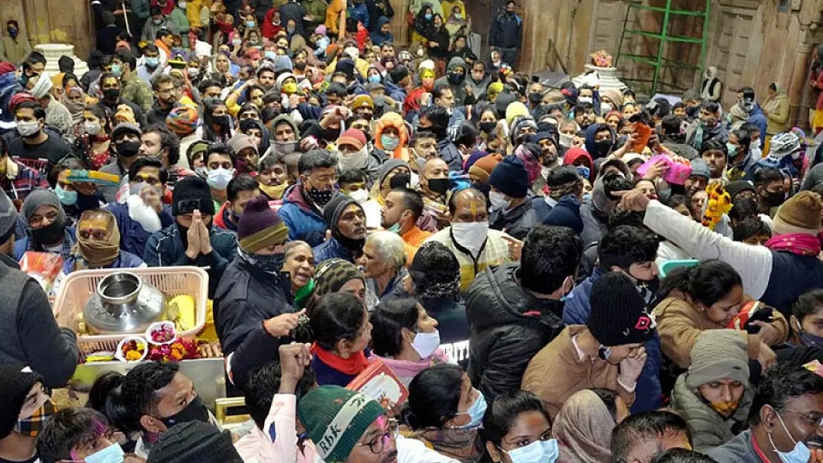 Heavy rush at the mangala aarti during the Krishna Janmashtami celebrations.