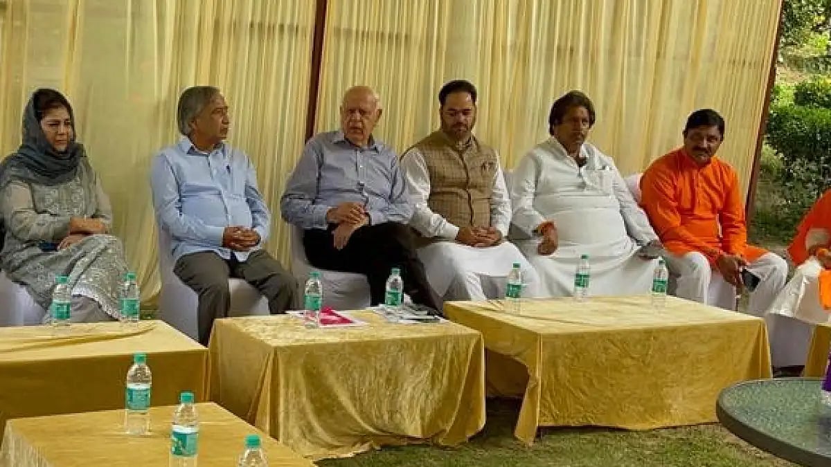 Meeting called by Farooq Abdullah at his residence 