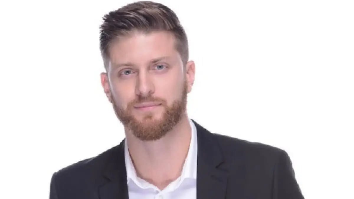 Travel Host Alex Drobin 