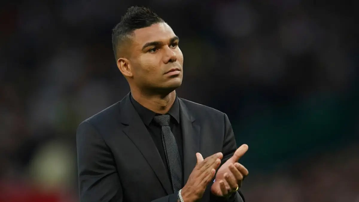 Manchester United's new recruit Casemiro applauds fans prior to their game against Liverpool in EPL.