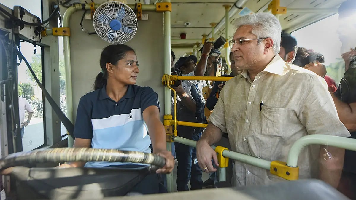 1st batch of 11 women drivers join DTC 