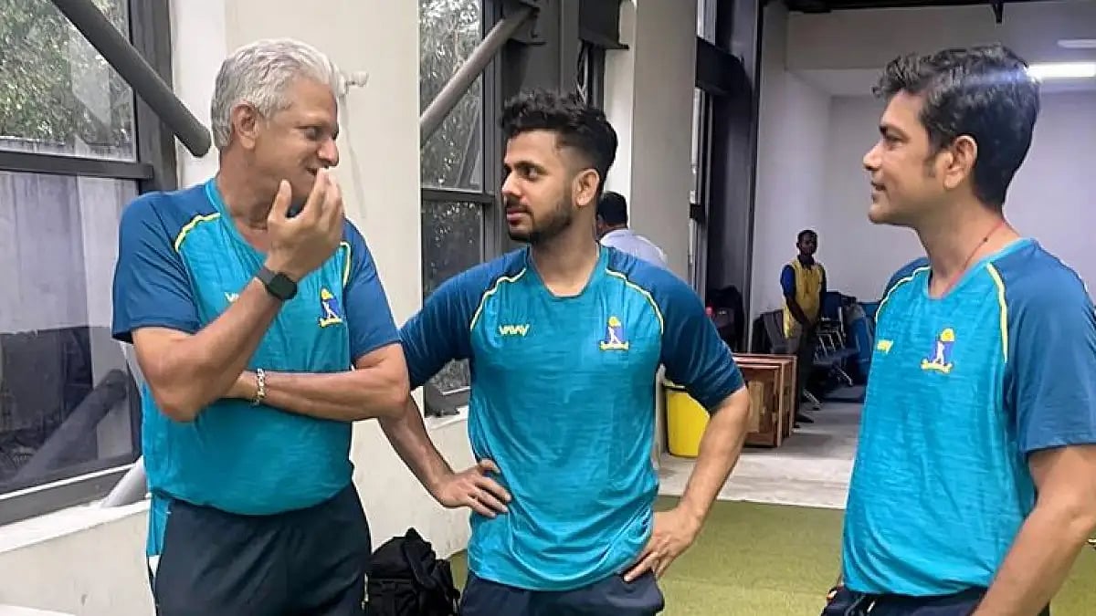 Manoj Tiwary discusses a point during Bengal's training session at Eden Gardens.