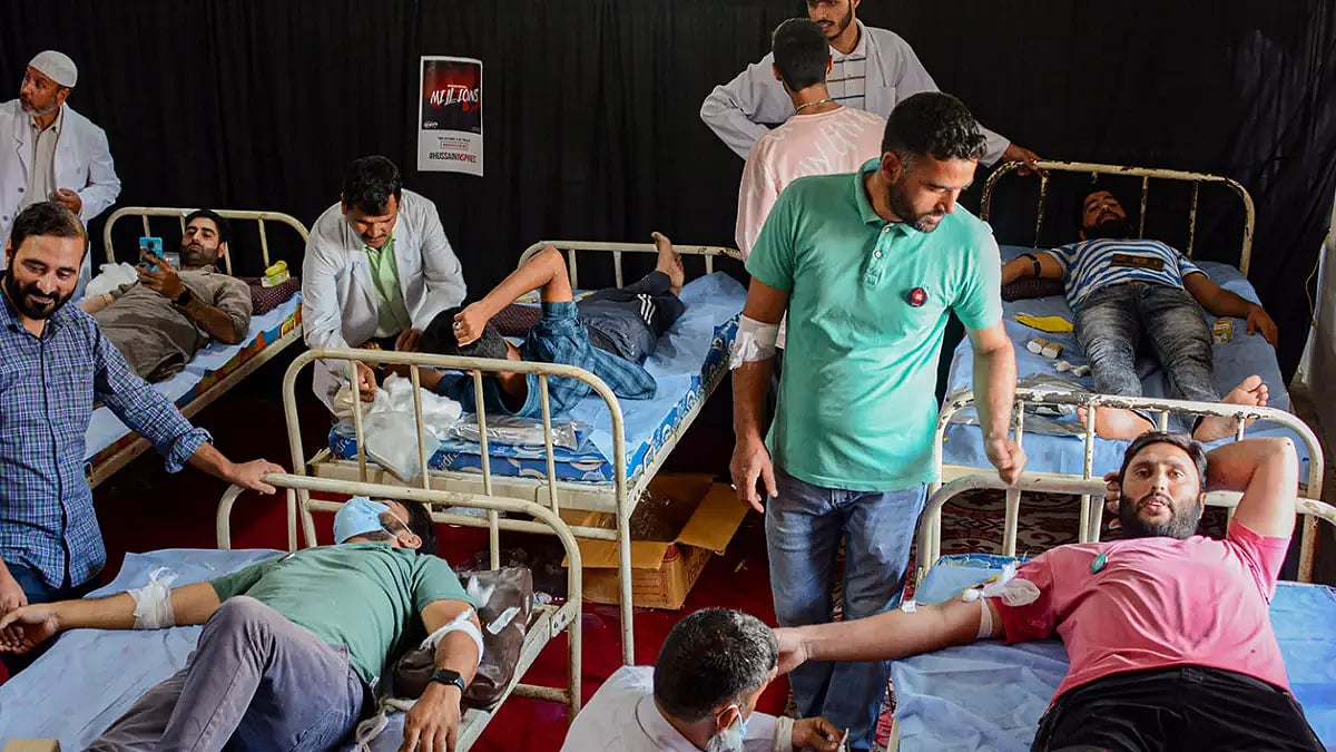 Who is Hussain blood donation camp in Srinagar 