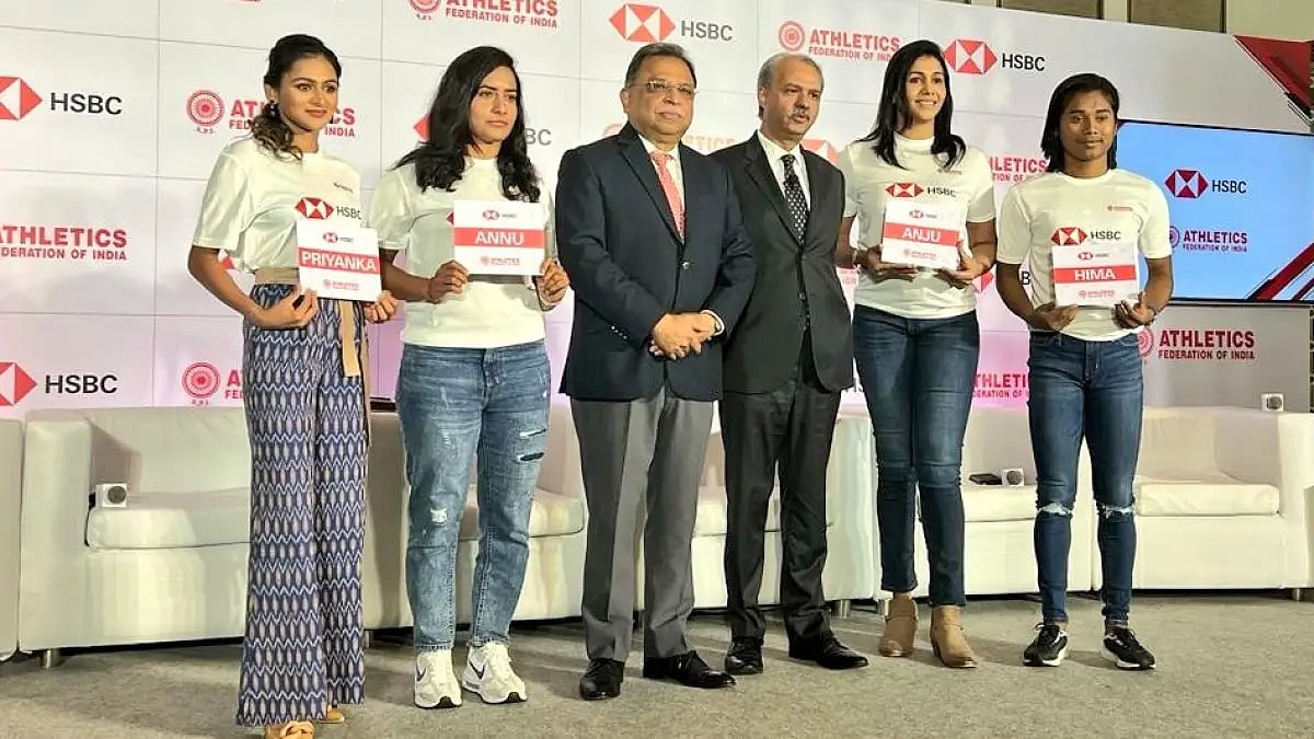 Adille Sumariwalla (3rd from L) during a HSBC and Athletics Federation of India event in Mumbai.  