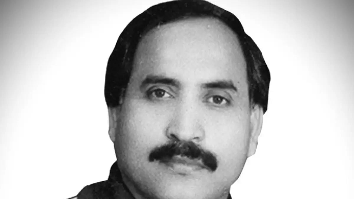 Prime Minister Shehbaz Sharif tweeted that he was deeply saddened and aggrieved at Manzoor Hussain's death.