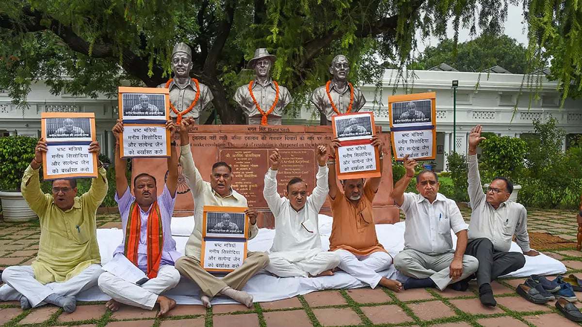 Delhi BJP MLAs protest 