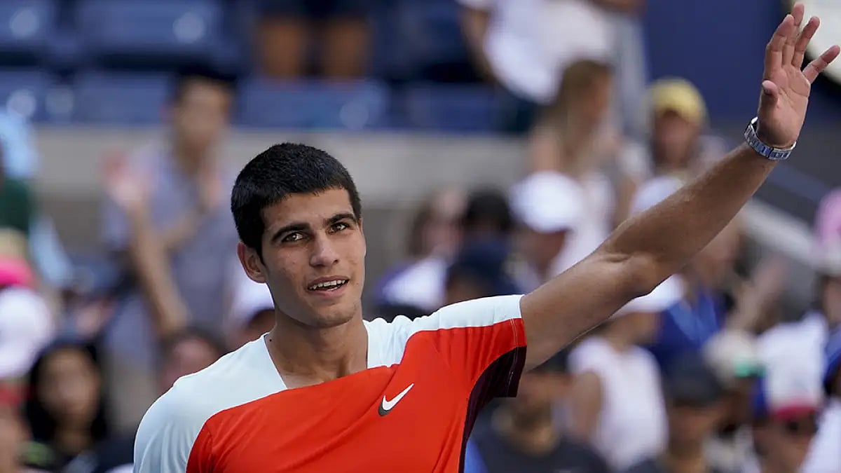 Carlos Alcaraz takes on Stefanos Tsitsipas in the quarter-finals of the French Open.