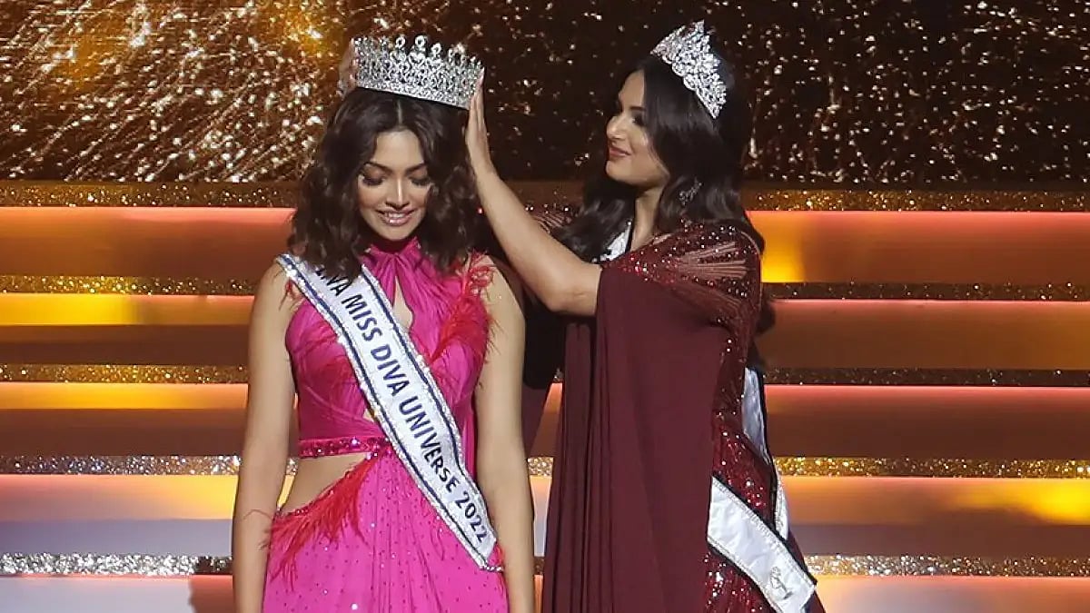 Divita Rai with Harnaaz Sandhu 
