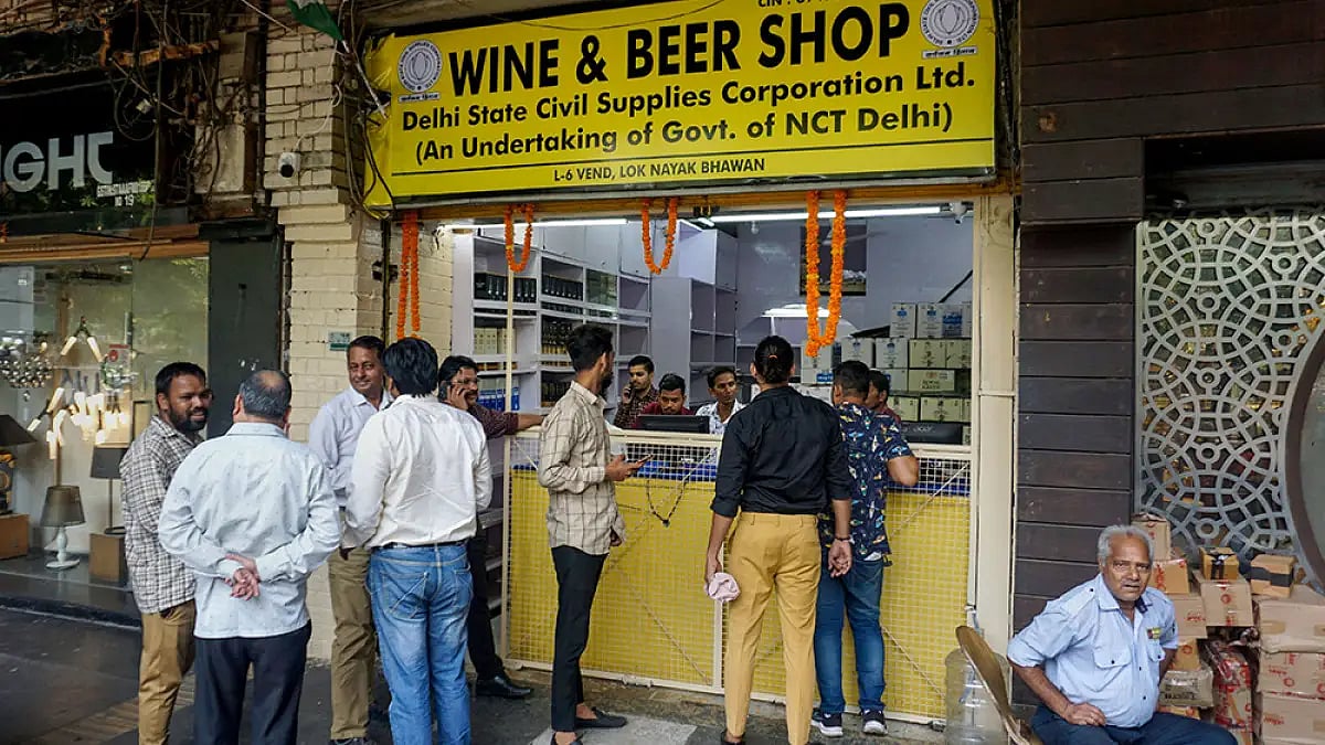 Delhi reverts to old excise policy 