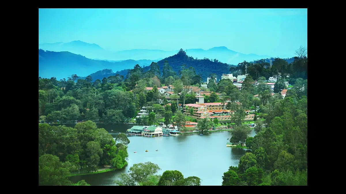 Kodaikanal town overlooks the Kodai lake