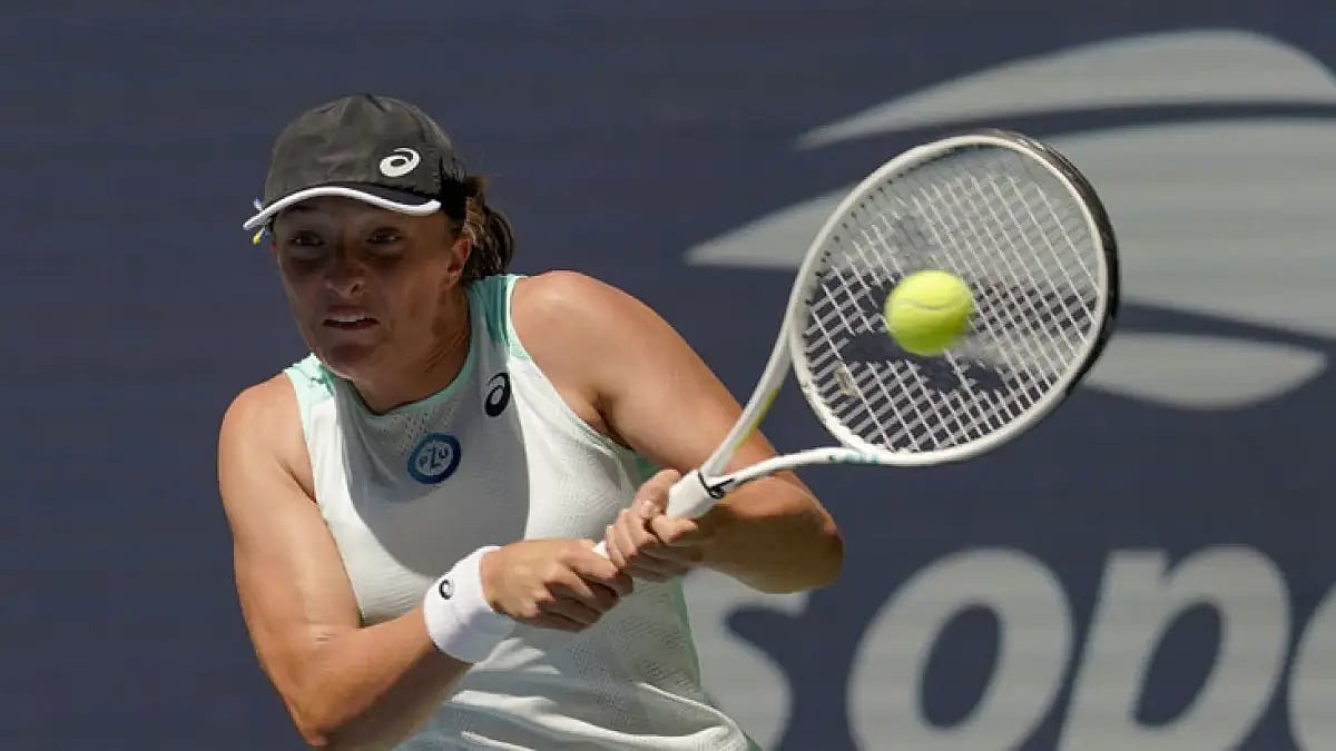 Iga Swiatek returns a shot to Sloane Stephens.