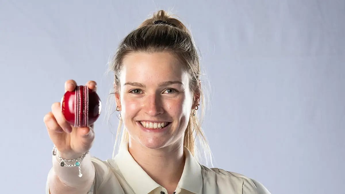 Lauren Bell comes into the squad in place of Katherine Brunt.