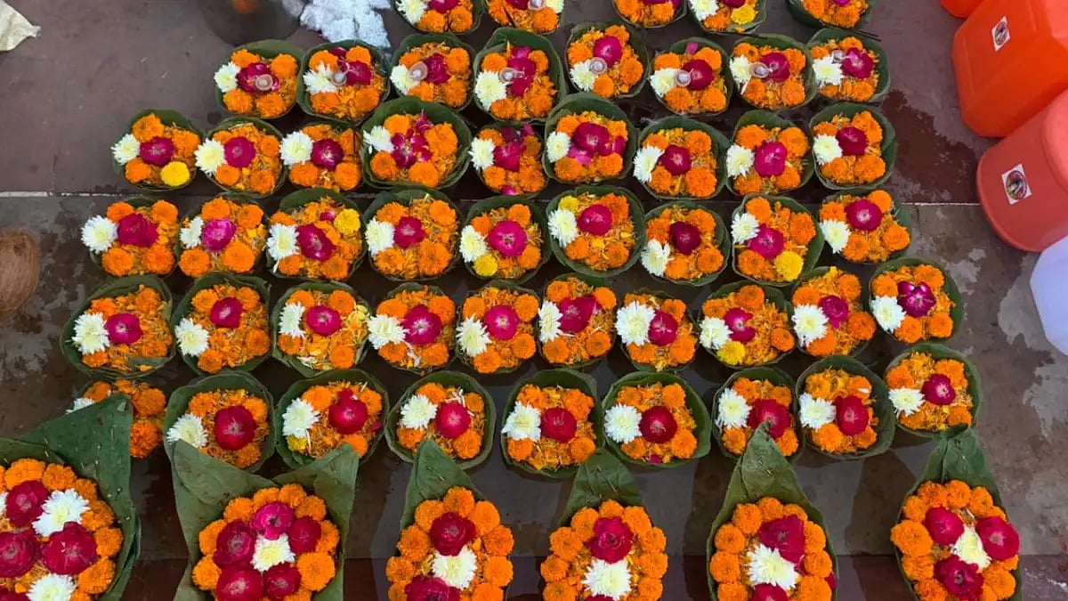 Women In J-K Village Working Overtime To Make Diyas Of Cow Dung For Diwali