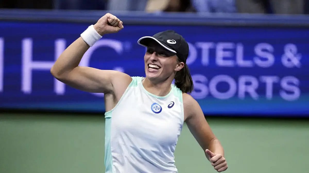 Iga Swiatek celebrates after defeating Aryna Sabalenka.