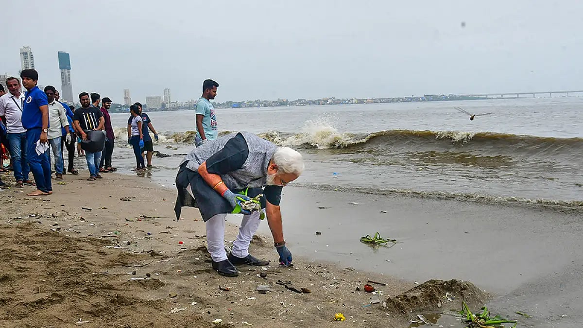 Cleanliness drive at Mumbai beach post Ganeshotsav