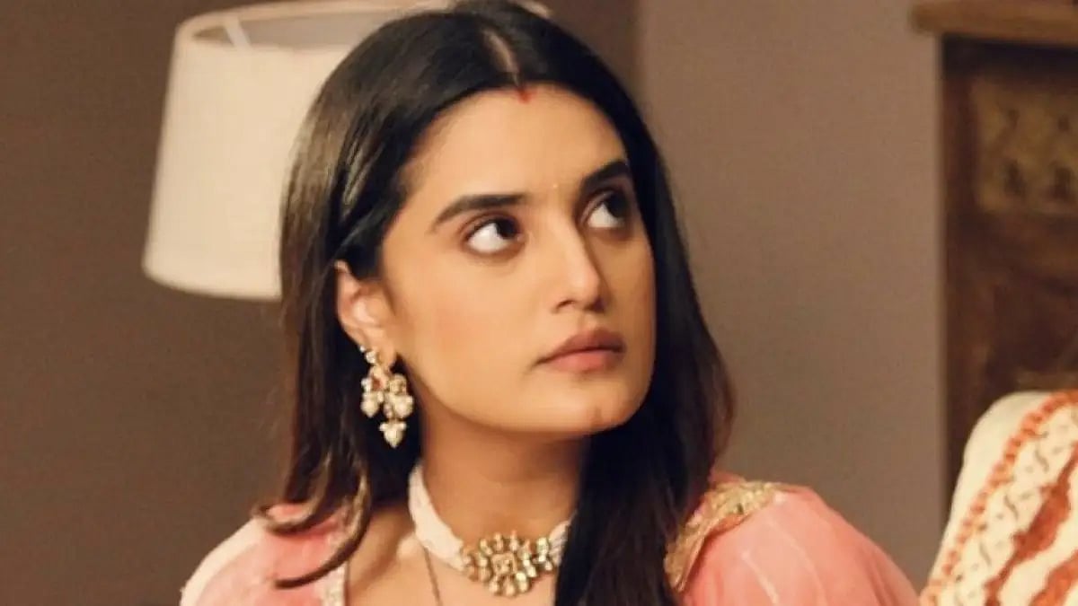 Ayushi Khurana in 'Ajooni'