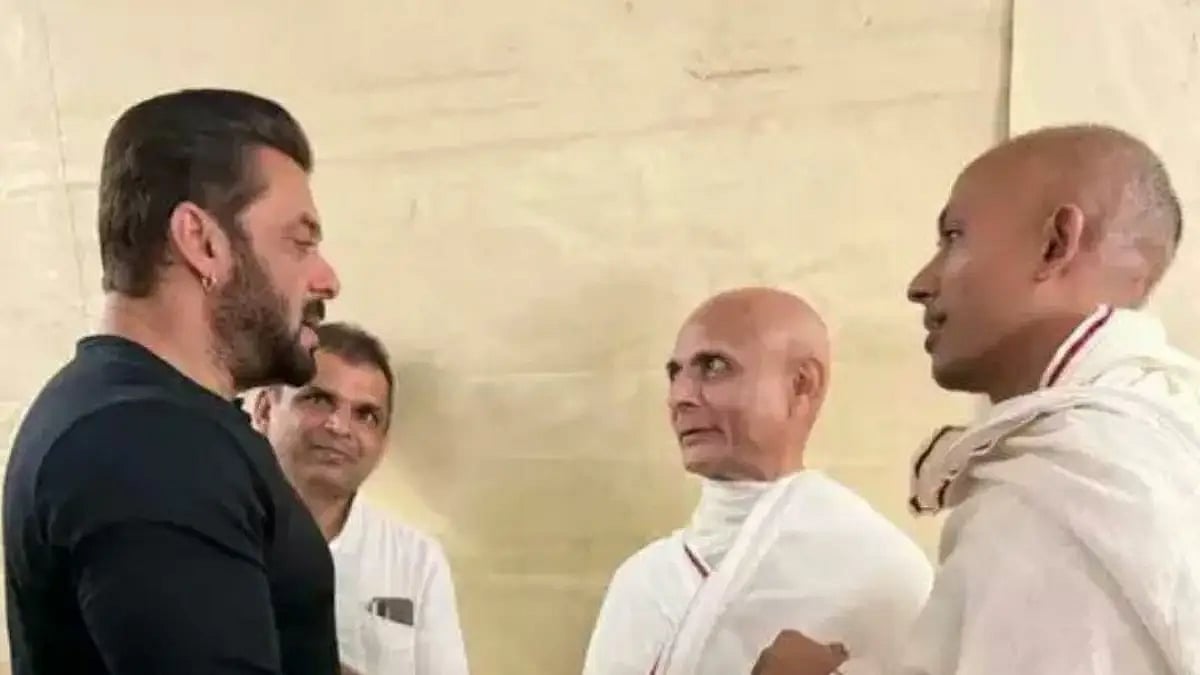 Salman Khan Meets Jain Monks