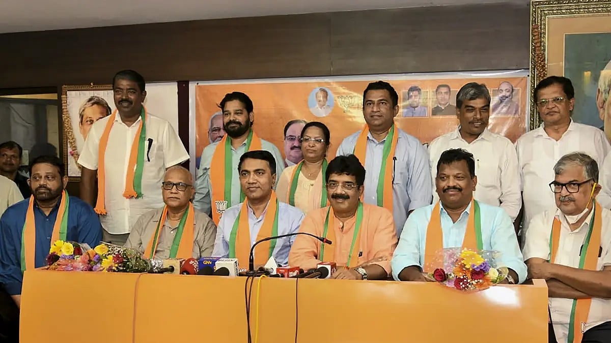 Goa CM Pramod Sawant welcomes 8 Congress MLAs