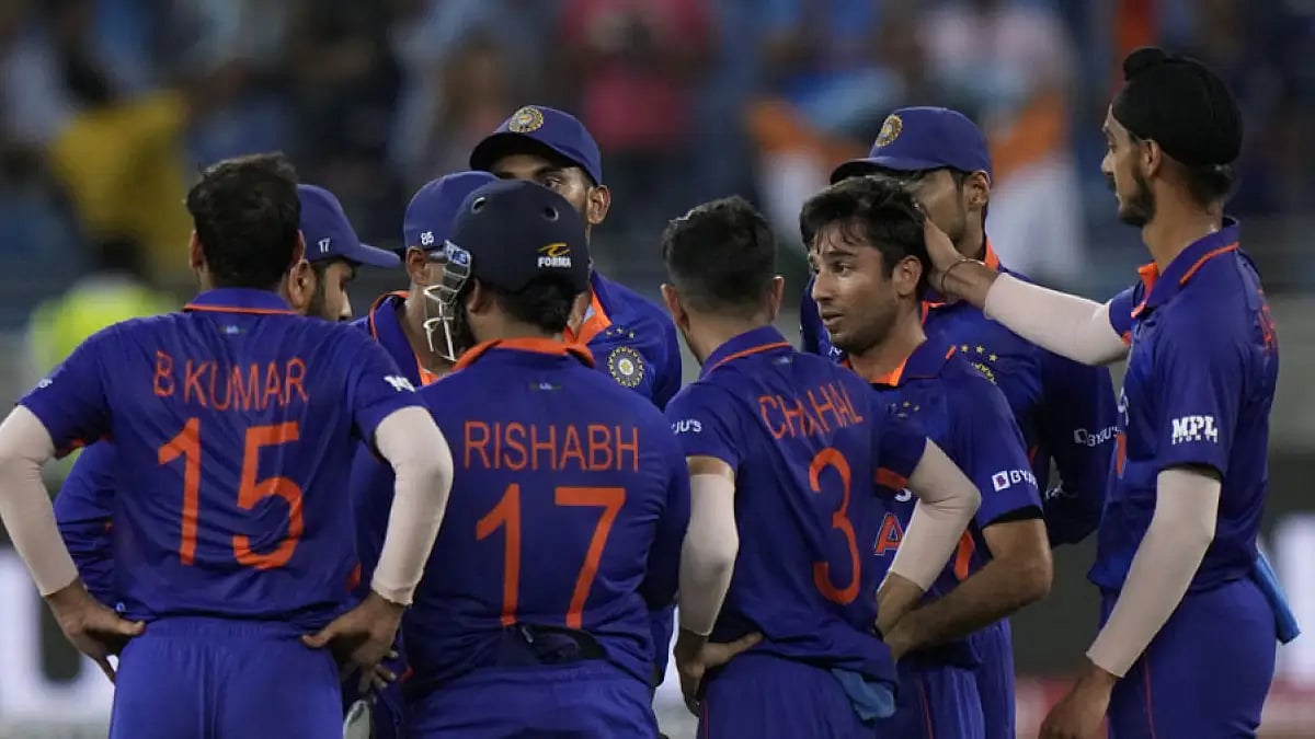 From right: Arshdeep Singh and Ravi Bishnoi during India vs Pakistan, Asia Cup match.