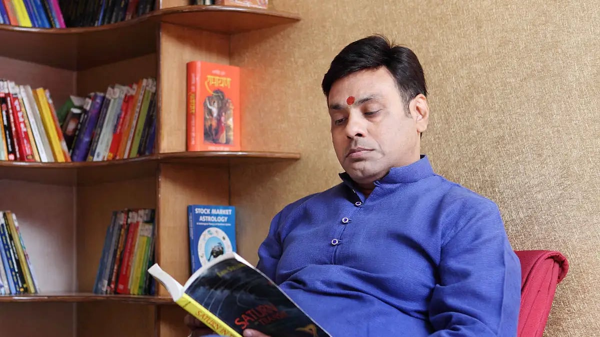 Astrologer Vinay Bajrangi