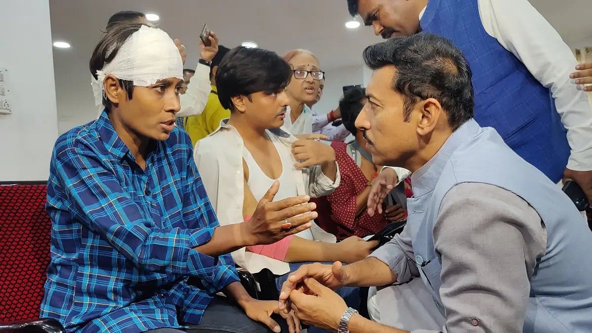 BJP's Rajyavardhan Singh Rathore meeting injured BJP workers 