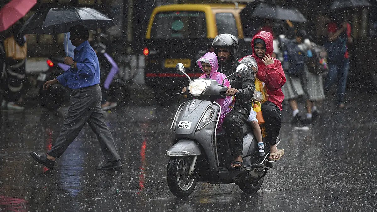 Light Rain In Parts Of Delhi, Weather Office Forecasts More Spells In Next 2-3 Days