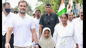 Rahul Gandhi walking with a Hijab-clad girl in Bharat Jodo Yatra