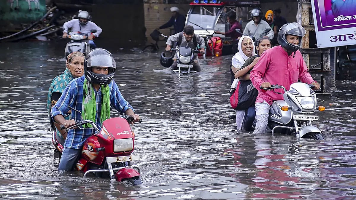 Heavy rain in Mathura 