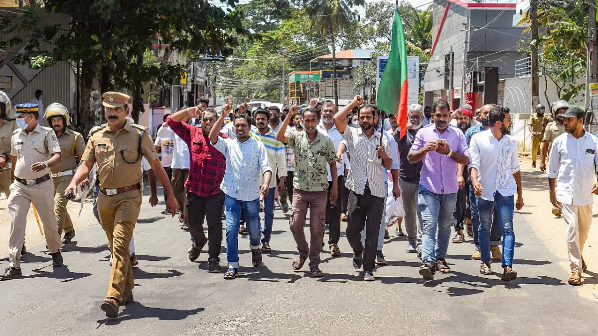 PFI activists carrying out a march in Kerala against NIA-led nationwide crackdown 