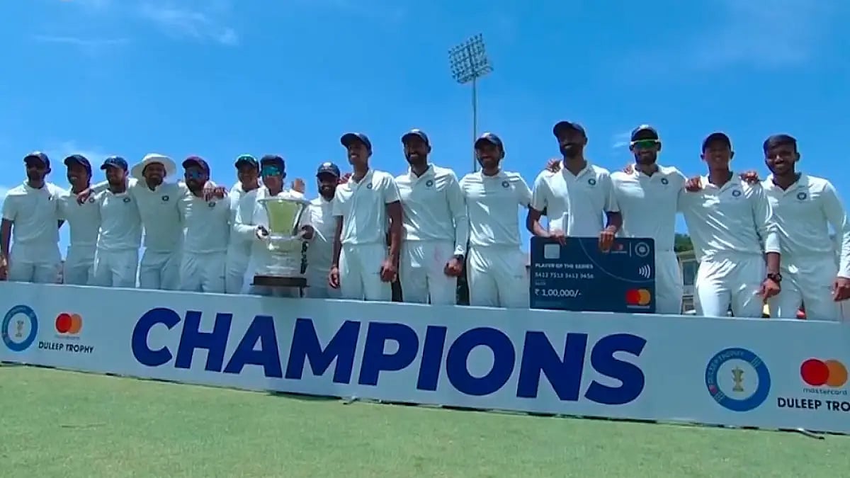 West Zone cricketers pose with Duleep Trophy.
