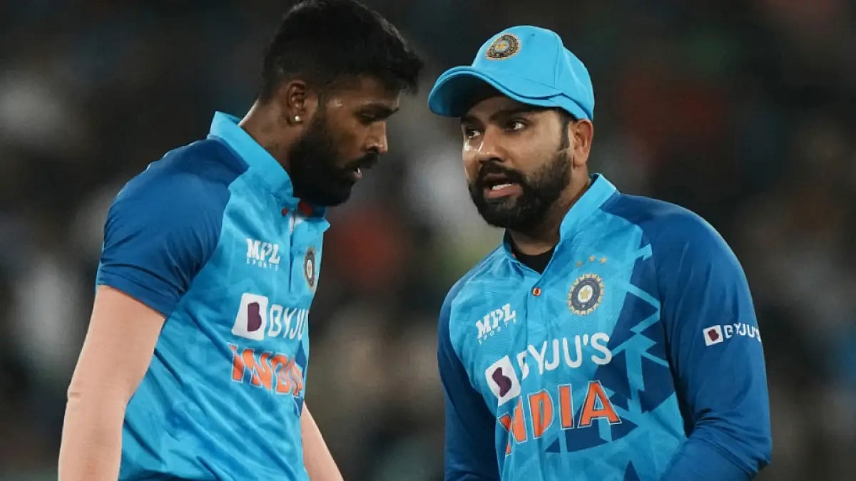 Rohit Sharma discusses a point with Hardik Pandya during the third T20I against Australia on Sunday.