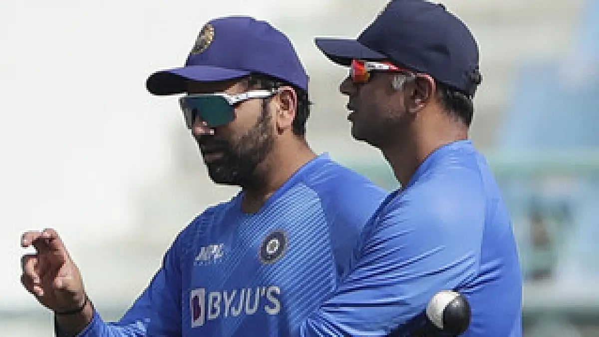 Team India captain Rohit Sharma and coach Rahul Dravid in a conversation.