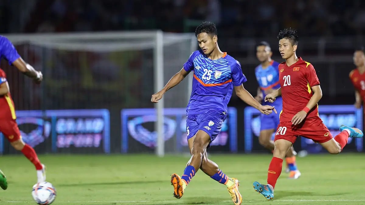 India's Jeakson Thounaojam (25) in action against Vietnam.