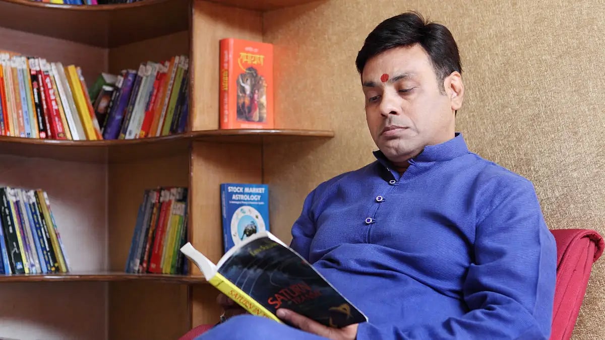 Astrologer Vinay Bajrangi