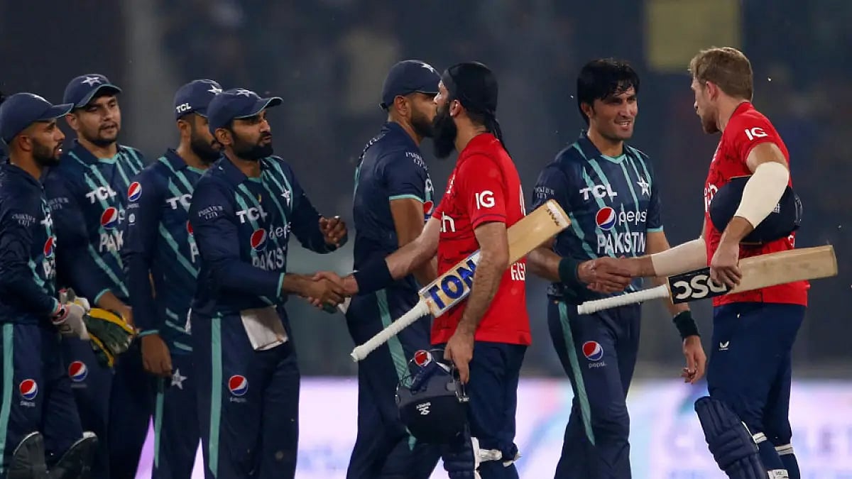 England and Pakistan players greet each other after the end of the fifth T20I in Karachi.