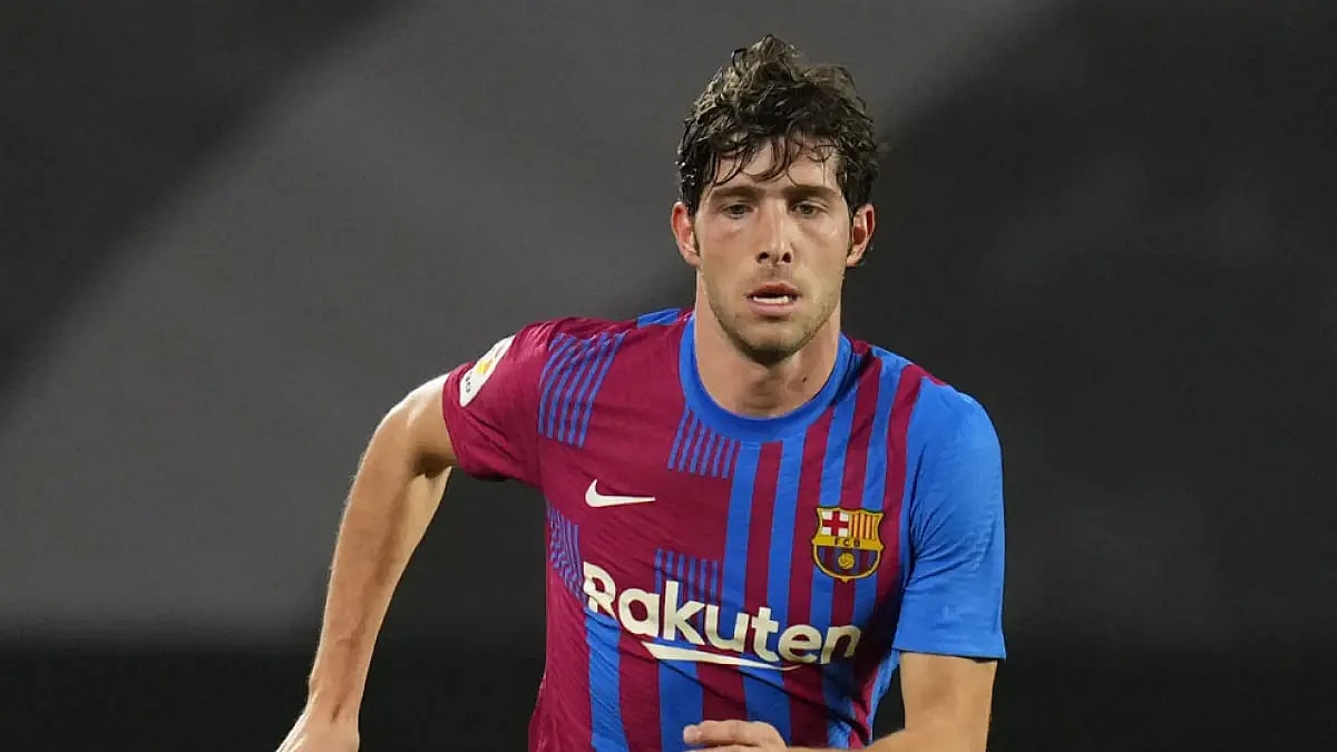 Barcelona are waiting to see if veteran Sergi Roberto can recover in time.