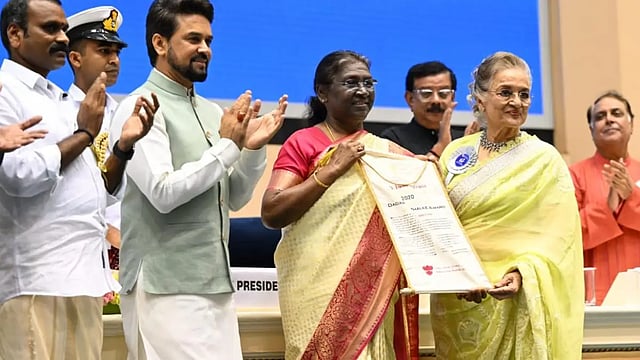 Veteran Star Asha Parekh Receives Dada Saheb Phalke Award