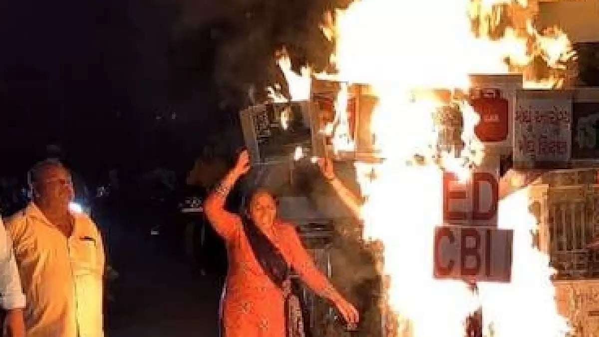 ED, CBI effigies burnt in Gujarat's Bhuj on Wednesday