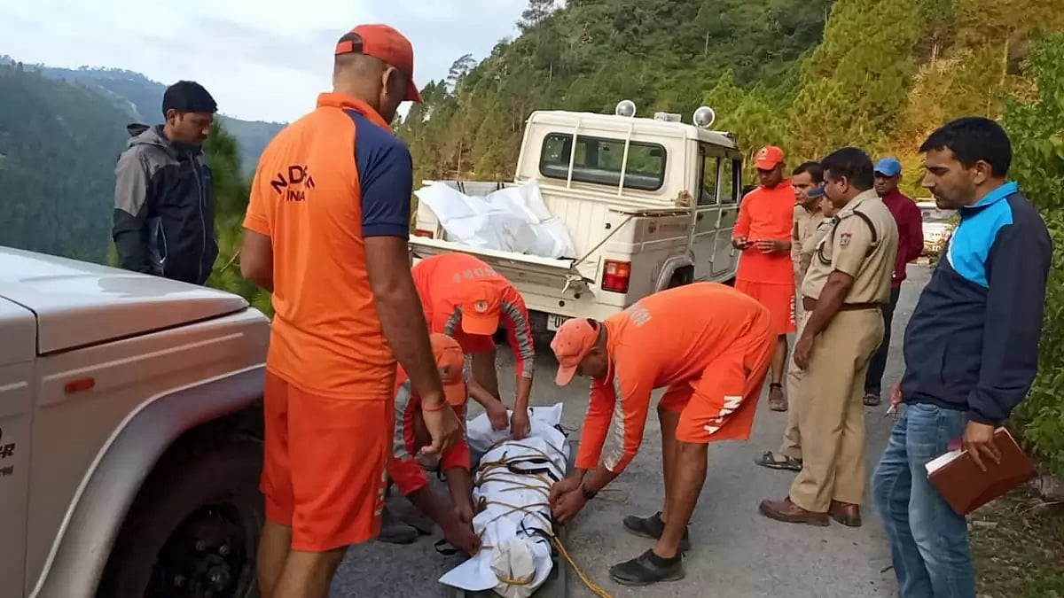 NDRF personnel shifting body of a victim of the Uttarakhand bus accident that killed 33 people.