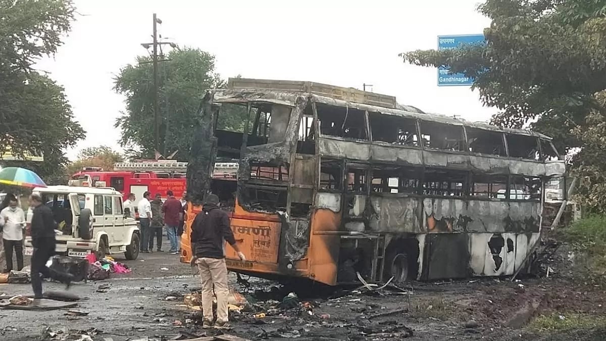 10 persons dead in Nashik bus accident and fire 