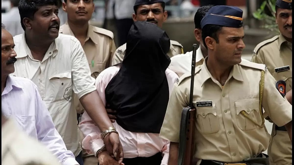 Dr Amit Kumar, the main accused in an illegal organ transplant case, being produced in court in 2008