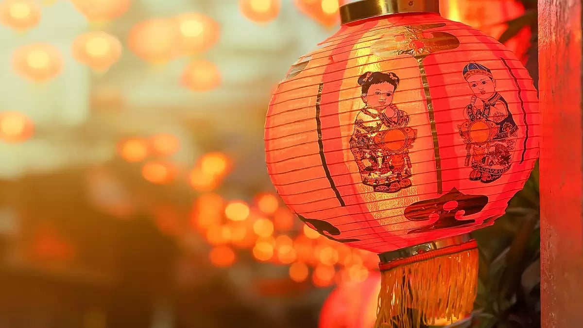 The use and sale of flying lanterns in Mumbai prohibited