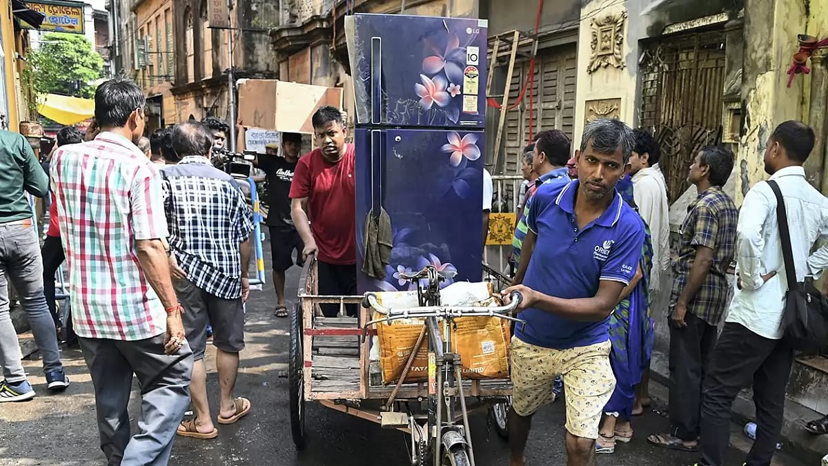 Houses develop cracks during metro work in Kolkata