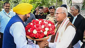 Bhagwant Mann meets Manohar Lal Khattar