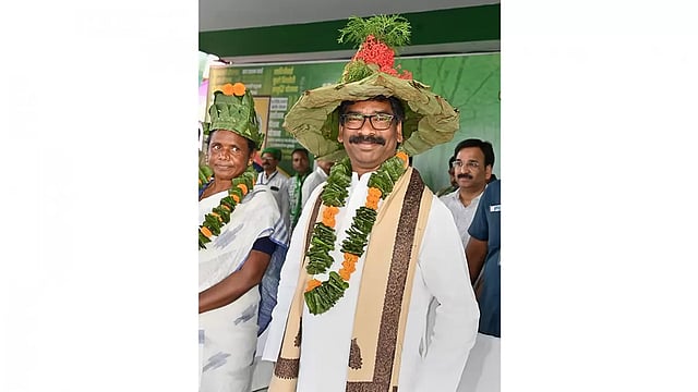 Soren Urges Centre To Take 'Appropriate Decision' On Tourism In Parasnath